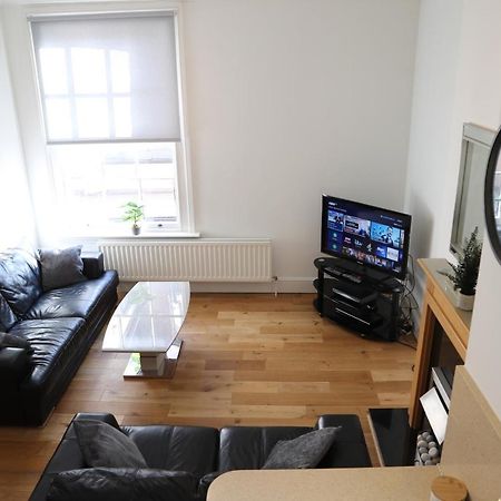 Letting Serviced Apartments - Guards View, Windsor Exterior photo