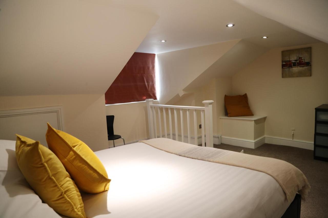 Letting Serviced Apartments - Guards View, Windsor Exterior photo